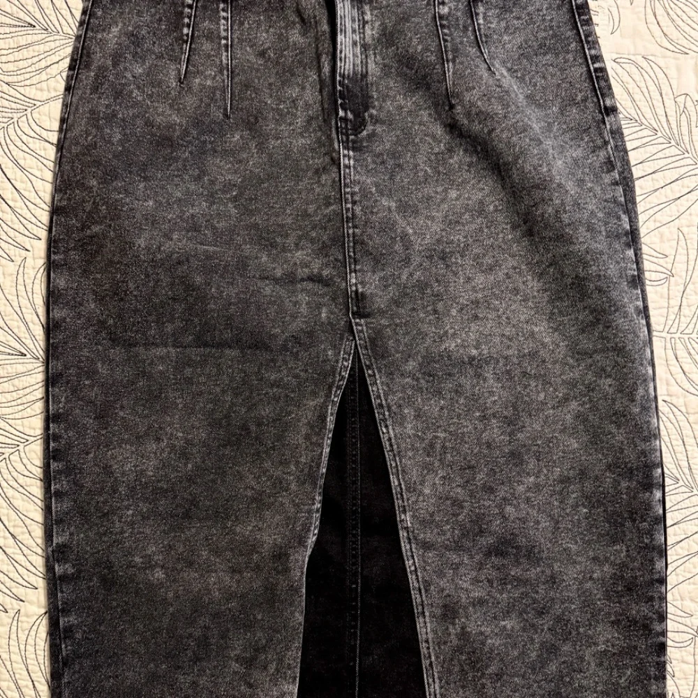 Showpo Midi denim skirt - Picture 2 of 6